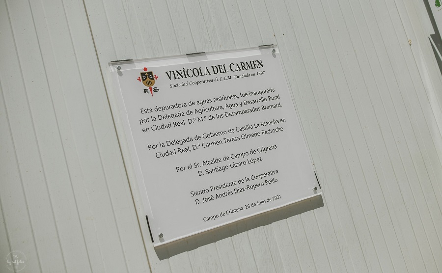 Placa inauguración depuradora sostenible Cooperativa Vinícola del Carmen