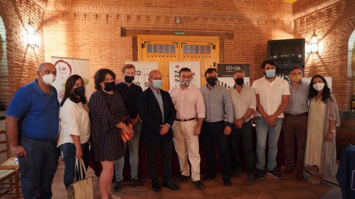 Foto de familia, 'Hoy por Hoy' de Cadena Ser CR, desde Bodegas El Progreso