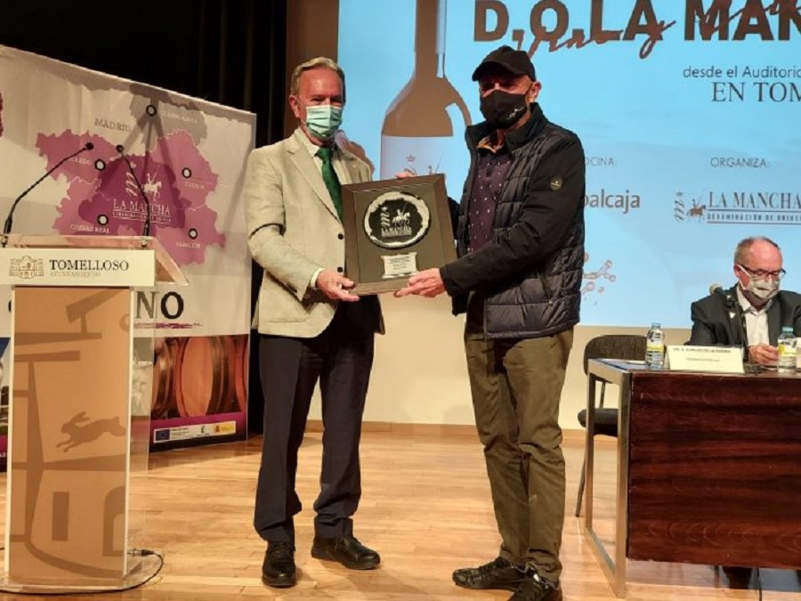 Blai Tomás, ganador del II Concurso de Pintura Rápida Vinos de La Mancha