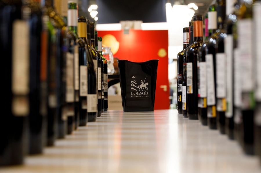 Los vinos de las bodegas de La Mancha resplandecen en Wine París 2022