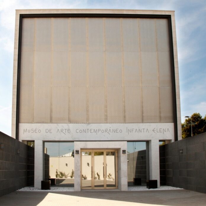 Exterior Museo de Arte Contemporáneo Infanta Elena, de Virgen de las Viñas Bodega y Almazara