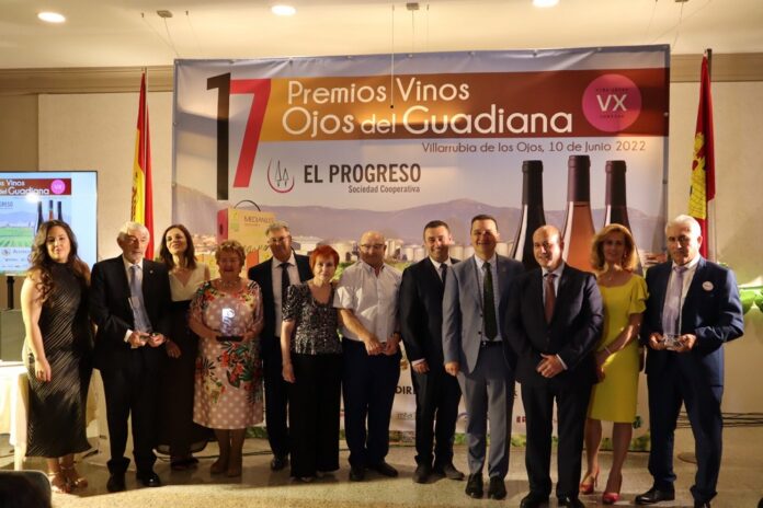 Foto de Familia VII Premios Nacionales 'Vinos Ojos del Guadiana' Foto de Familia VII Premios Nacionales 'Vinos Ojos del Guadiana'