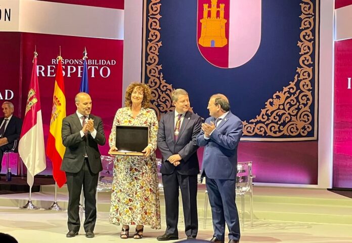 La presidenta de Bodegas Cristo de la Vega, María José Moreno, placa al Mérito Regional La presidenta de Bodegas Cristo de la Vega, María José Moreno, placa al Mérito Regional