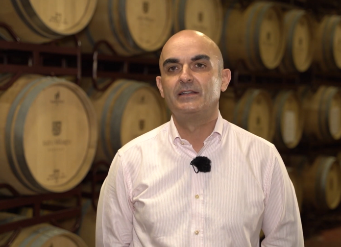 Evelio Alarcón, enólogo de Bodegas Isidro Milagro Manzanares