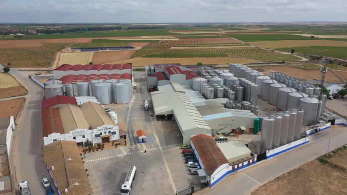 Vista aérea de Bodegas Latúe (Img. Bodegas de La Mancha)