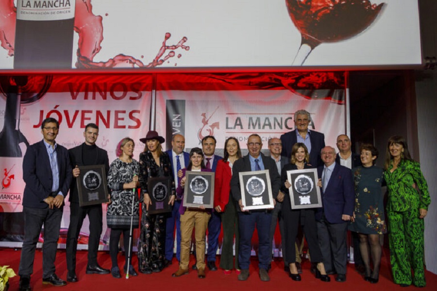Foto de familia Premios Vino y Cultura 2022 DO La Mancha