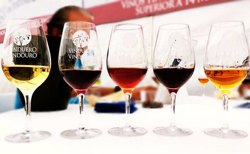 Muestra de copas con vinos inscritos en el concurso 'Premios VinDuero-VinDouro'