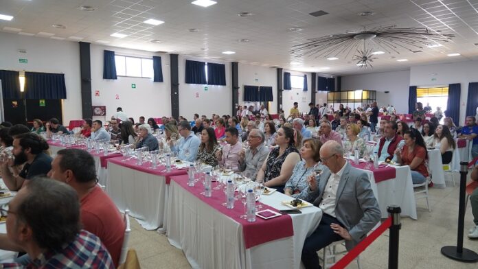 Público participando en las actividades programadas.