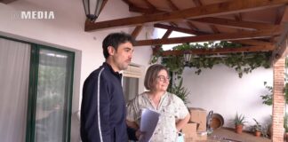 Los vinos de La Mancha en el nuevo cortometraje de Pablo Conde Pablo Conde, periodista y cineasta junto a Julia Mercedes Leal, presidenta de la Bodega Vinícola del Carmen