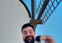 Jesús Arenas da su toque de humor quijotesco a los vinos DO La Mancha Jesús Arenas interpretando a Sancho Panza