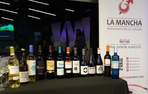 Algunos de los vinos degustados tras la presentación. Todos de la provincia de Albacete