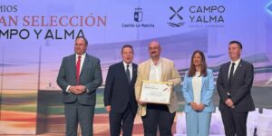 El gerente del Consejo Regulador recoge el premio en nombre de Vinícola de Tomelloso