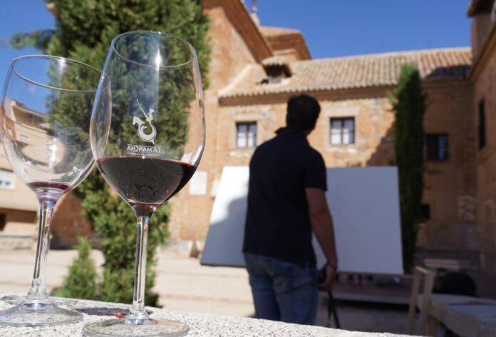 n pintor inicia al comienzo del V Concurso de Pintura Rápida en Madridejos