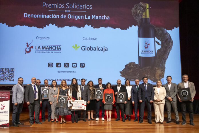 Foto-de-familia-de-los-Premios-Solidarios-2025 Foto-de-familia-de-los-Premios-Solidarios-2025