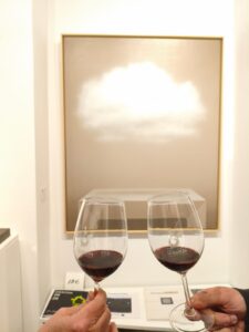 Brindis de tinto en la galería Marmurán