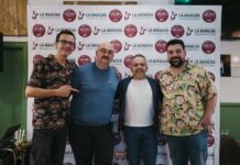 Vino y risas completan un fin de semana de Gachas Comedy en Albacete. El gerente del Consejo Regulador junto a los directores del Gachas Comedy el humorista invitado, Gonzalo Jimenez