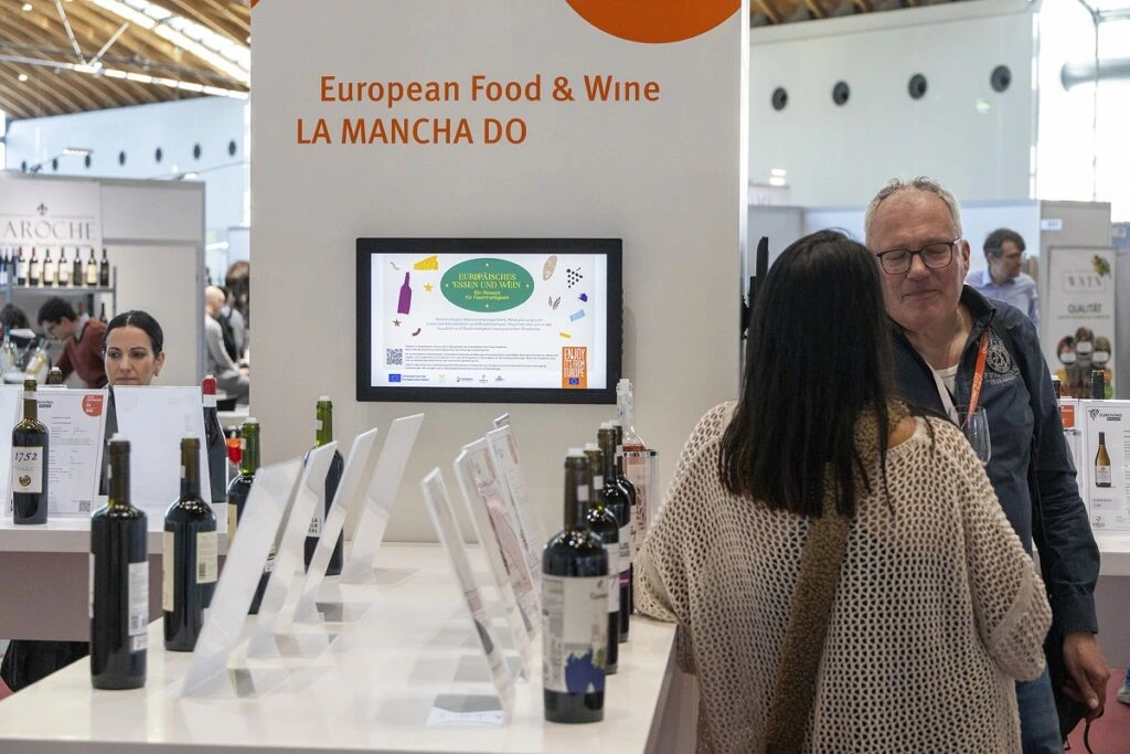 Tunel-de-cata-dentro-de-la-campana-European-food-Wine