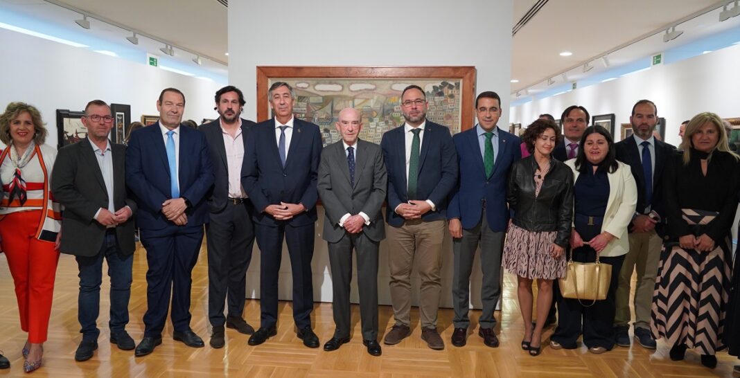 Autoridades y representantes de Globalcaja posan en la inauguración