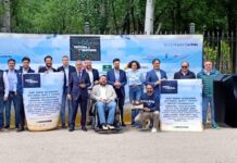 La Roda se prepara para vivir un histórico #Sentidos26 Patrocinadores-del-festival-posan-con-el-cartel-Sentidos26