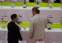 Las bodegas manchegas acaparan el protagonismo en Fenavin Match Dos importadores catando en la Galería del vino