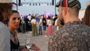 El vino blanco ha conseguido situarse como una alernativa de vino blanco para el consumidor joven