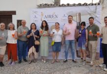 Las bodegas manchegas brillan en el AirenFest 2026. Las bodegas participantes brindan junto a responsables del ayuntamiento y Consejo Regulador