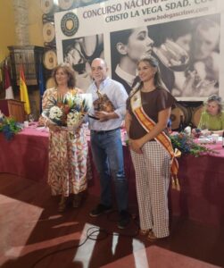 El periodista Carlos de la Morena recibe el homenaje por su trayectoria en los medios de comunicación