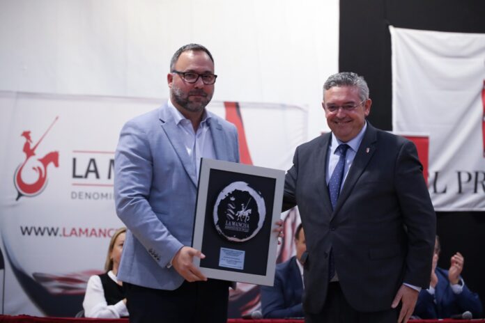 Javier Navarro, Alcalde de Tomelloso, recoge el Premio ‘Iniciativa enoturística’