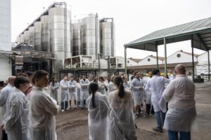 Visita a las instalaciones de Bodega Yuntero en la primera jornada